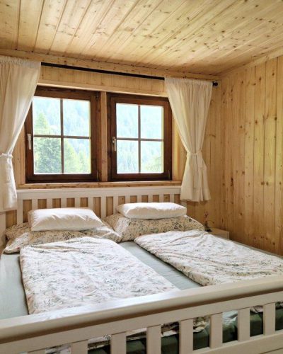 southern-stables-ranch-osttirol-roessl-alm-huette-schlafzimmer-09